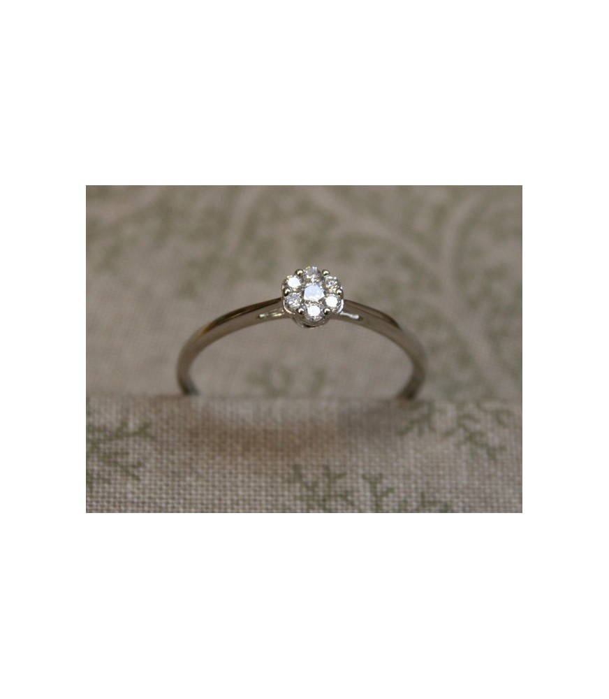 WHITE GOLD RING WITH 7 DIAMONDS