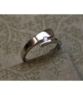 White gold ring with synthetic stones