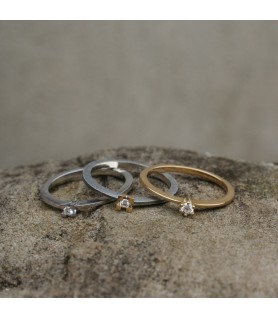 ARIOR WHITE GOLD RING WITH DIAMOND