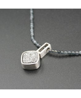 SILVER NECKLACE WITH AGATHES