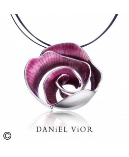 ROSE NECKLACE BY DANIEL VIOR