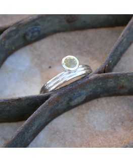 SILVER RING WITH GREEN GRANATE