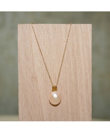 PEARL AND GOLD PENDANT