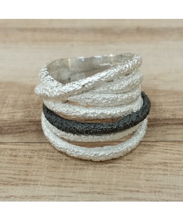 WHITE AND BLACK SILVER RING BY ARIOR