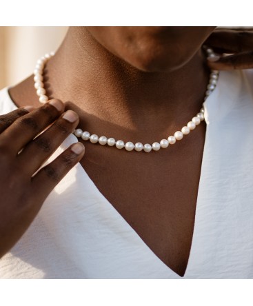 COLLAR DE PERLES TENYIDES GRIS-VERD AMB TANCA DE PLATA