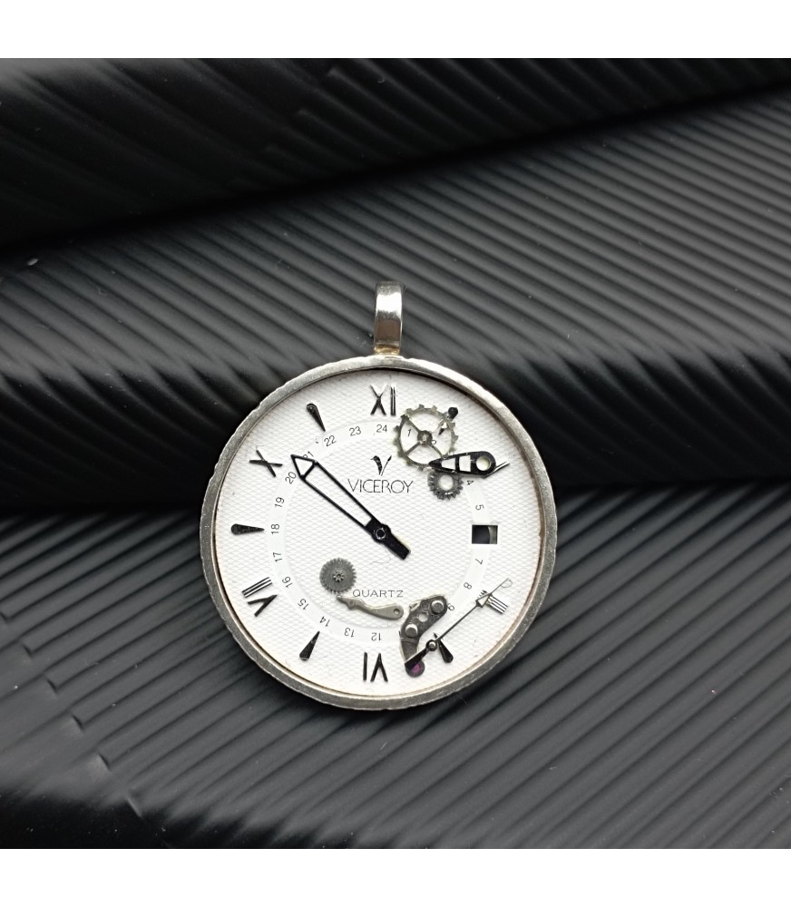 Upcycled jewels with old watch dials