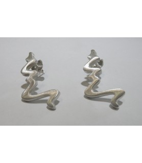 Silver earrings unspired in Ter river